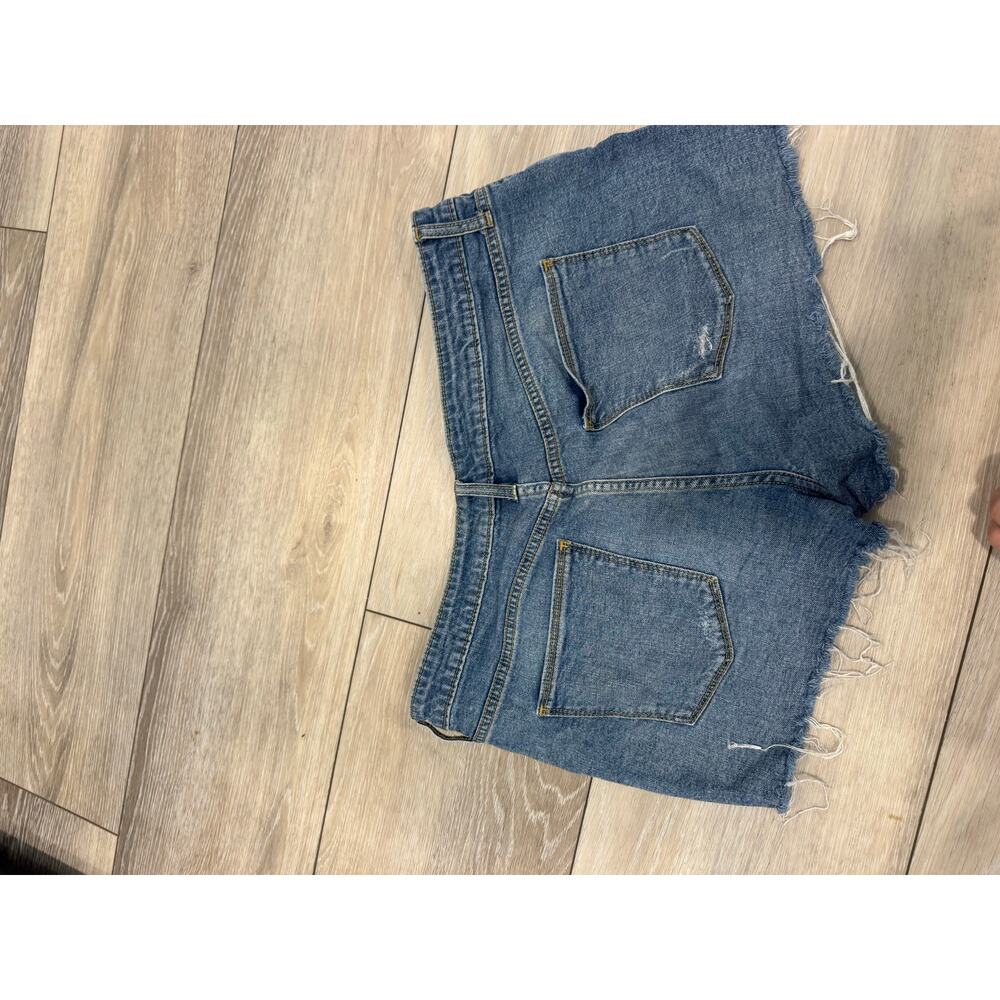 Women's High-Rise Cut-Off Jean Shorts Universal Thread Medium Wash 16 - Picture 5 of 5